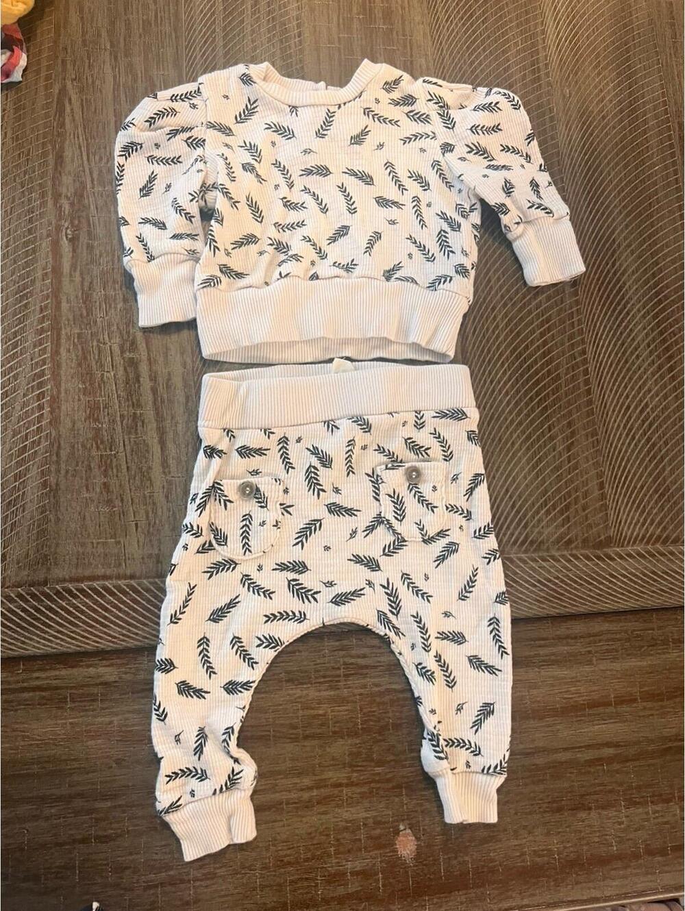 Jessica Simpson baby girl 3-6M outfit